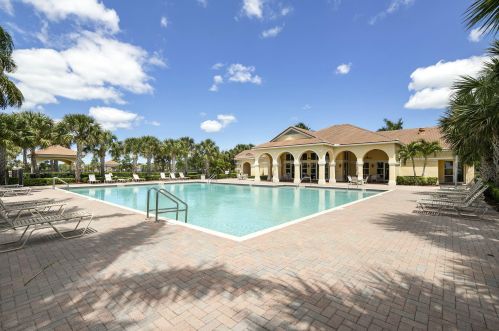 881 Bent Creek Dr, Fort Pierce FL  34947-1326 exterior