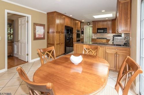 10 Marion Ln, Scotch Plains NJ 07076-2925 exterior