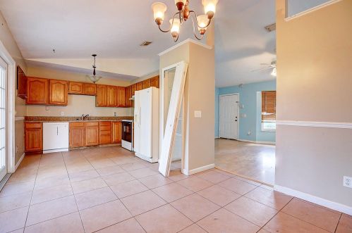 581 Ferris Dr, Fort Pierce FL 34983-8631 exterior