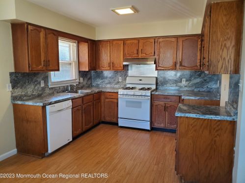 2308 Bert Ave, Point Pleasant Beach NJ  08742-3701 exterior