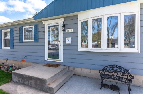 3616 54th St, Milwaukee, WI 53220-1405