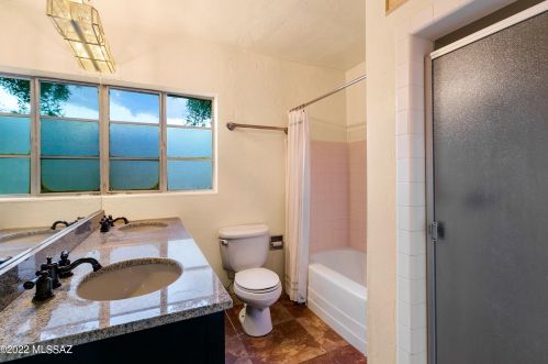 6882 Casas Adobes Dr, Tucson AZ 85704-6126 exterior