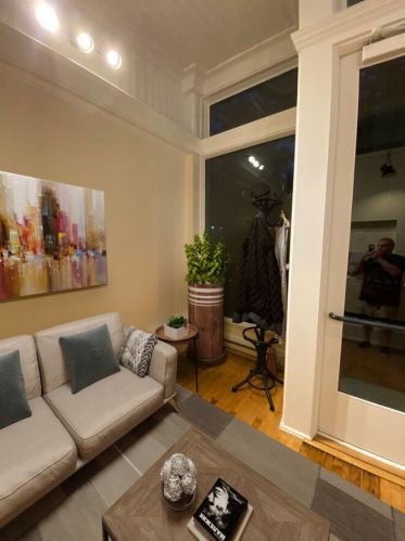 1728 Franklin Pl, Milwaukee WI  53202-1605 exterior