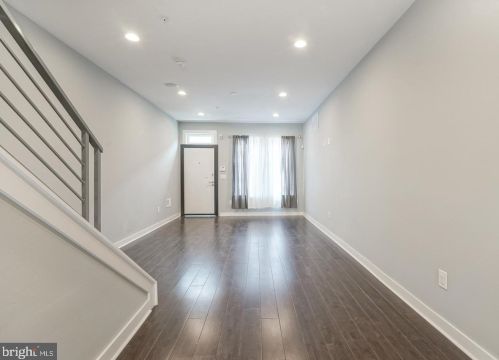 1939 6th St, Philadelphia PA  19122-2100 exterior