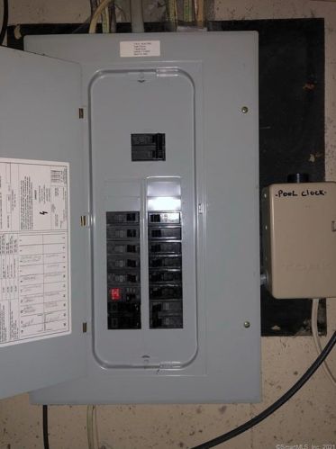 17 Sam St, Enfield CT 06082-5717 exterior