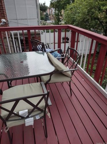 3359 Corsa Ave, Bronx NY 10469-2800 exterior