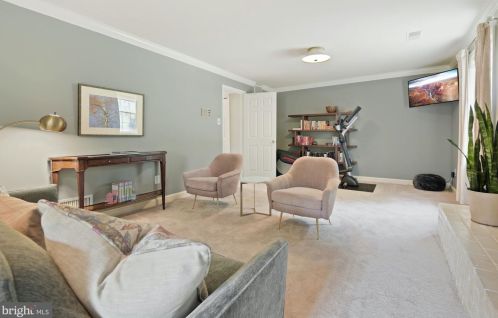 7701 Midday Ln, Alexandria VA 22306-2522 exterior