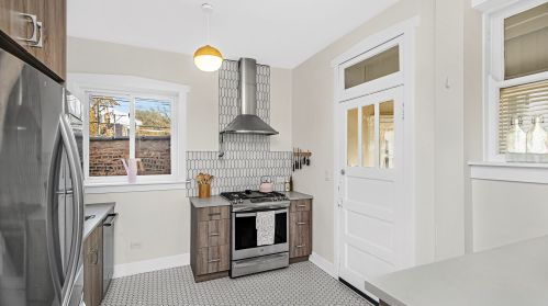 6211 Greenview Ave, Chicago IL  60660-1822 exterior