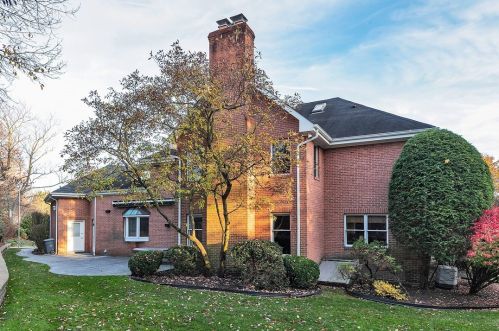 9 Grayhurst Dr, Pittsburgh, PA 15235-5300