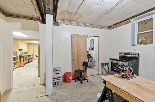 9 Elizabeth St, Worcester MA 01605-2949 exterior