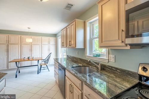 8 Chapman St, Alexandria VA 22301-2501 exterior