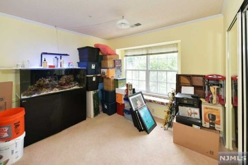 1037 Cambridge Ct, Mahwah NJ 07430-3249 exterior