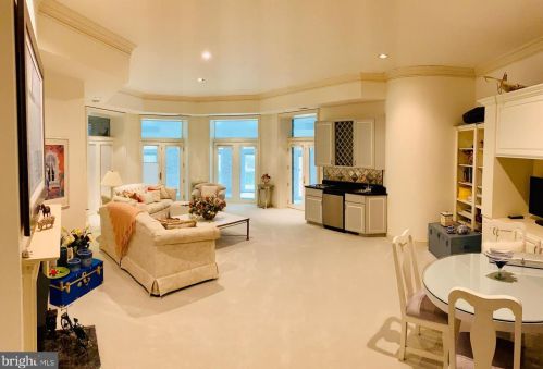 1289 Ballantrae Farm Dr, Mc Lean VA 22101-3027 exterior