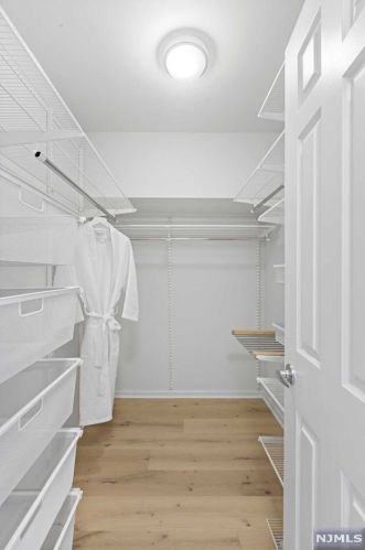 311 Nelson Ct, Edgewater NJ  07020-1618 exterior