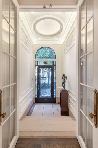 1521 State Pkwy, Chicago IL 60610-1613 exterior