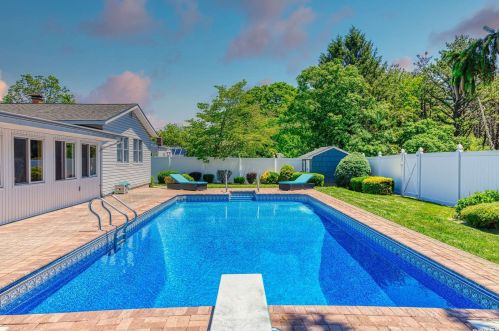 448 8th St, Bohemia NY  11716-1332 exterior