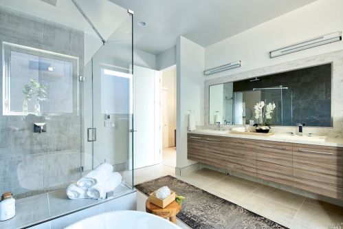 1550 Grand View Dr, Berkeley CA 94705-1637 exterior