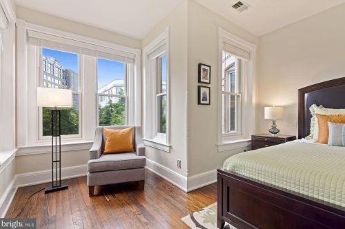 212 E St, Washington DC  20002-4923 exterior