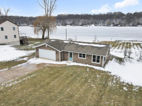 65526 Peninsula Dr, Cassopolis MI 49031-8530 exterior