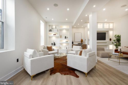 6627 Lincoln Dr, Philadelphia PA exterior