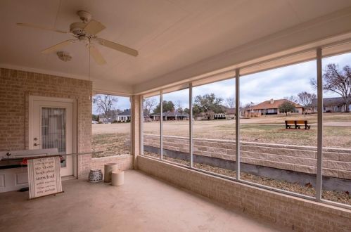 110 18 St, Huntsville TX 77340-4370 exterior