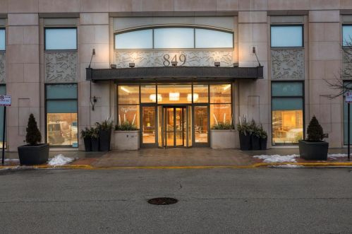 849 Franklin St, Chicago IL  60610-8793 exterior