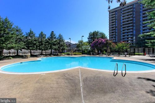 1800 Old Meadow Rd, Mc Lean VA 22102-1899 exterior