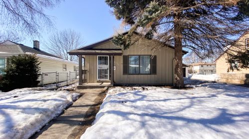 5725 93rd St, Milwaukee, WI 53225-2710