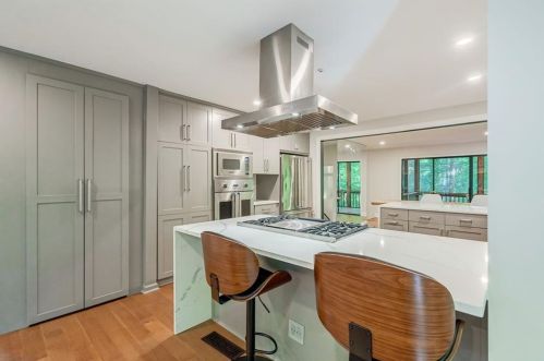 620 Colebrook Ct, Atlanta GA  30327-4710 exterior