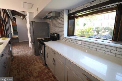 635 Parkway Ave, Trenton NJ  08618-2723 exterior