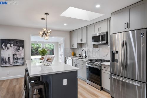 1143 Carey Dr, Concord CA 94520-4337 exterior