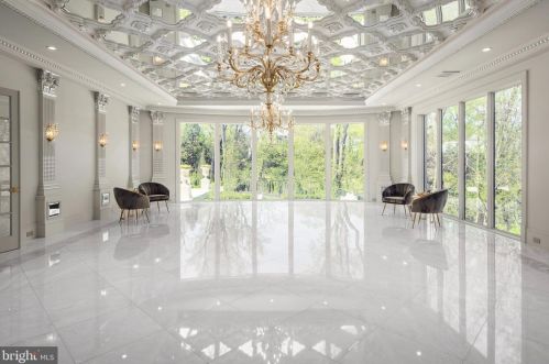 6431 Georgetown Pike, Mc Lean VA 22101-2212 exterior