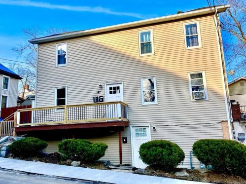 47 John St, Middletown, NY 10940-4952