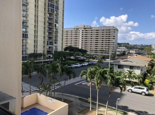 909 Ala Nanala St, Honolulu HI  96818-2951 exterior