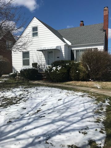 7910 Stratford Dr, Cleveland OH  44129-5505 exterior