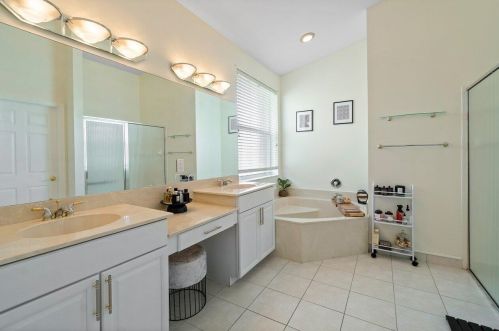 9137 Cove Point Cir, Boynton Beach FL 33472-2763 exterior