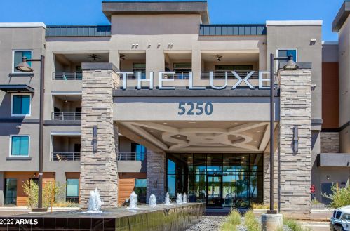 5250 Deer Valley Dr, Phoenix AZ  85054-4148 exterior
