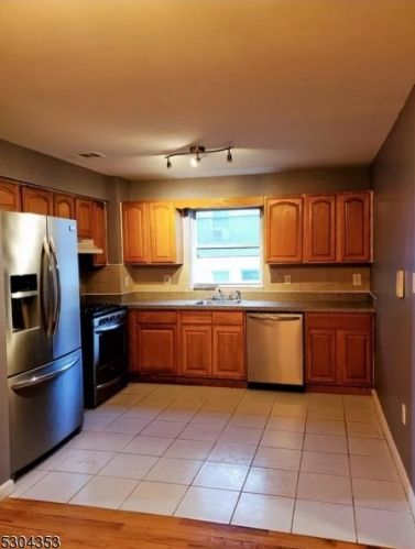 172 Scheerer Ave, Newark, NJ 07112-2114