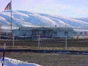 5806 Ahtanum Rd, Yakima, WA 98903-1047