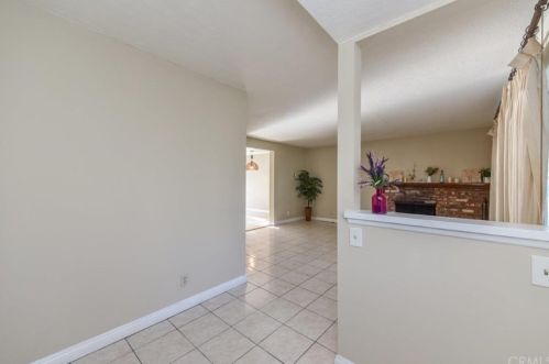 1407 Sycamore Ave, Tustin CA 92780-6279 exterior