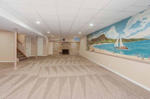 5796 Kinnickinnic Riv Pkwy, Milwaukee WI 53219-2231 exterior