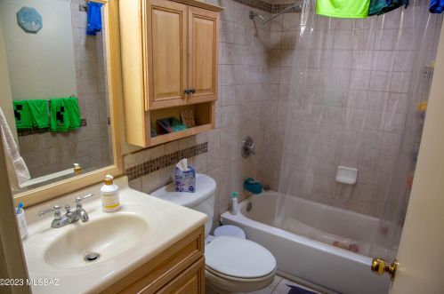 8312 Desert Steppes Dr, Tucson AZ 85710-4210 exterior