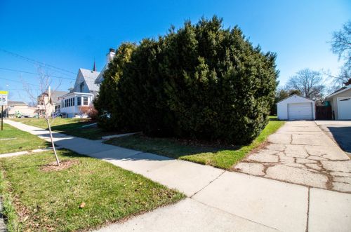 209 Montgomery St, Watertown WI 53094-7648 exterior