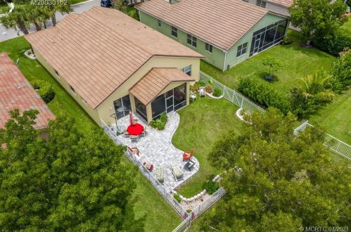 9780 Lindale Trace Blvd, Fort Pierce FL  34987-2411 exterior