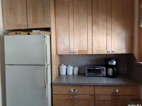 113 Cambridge St, Valley Stream NY 11581-1834 exterior