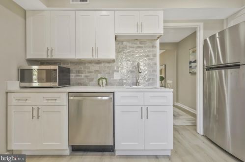 2361 Emerald Hts Ct, Herndon VA 20191-1752 exterior