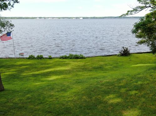 300 Cir Dr, Meskegon MI 49445-2712 exterior