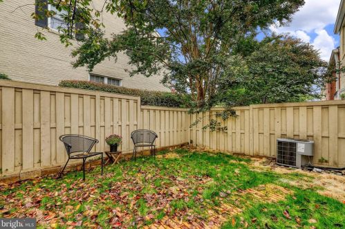 2406 Dearing St, Alexandria VA 22302-1806 exterior