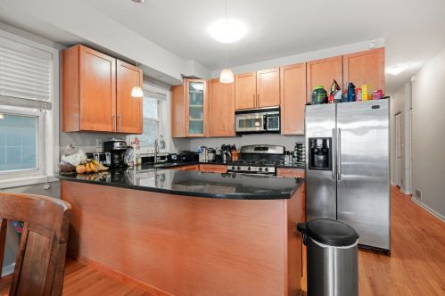 2840 Damen Ave, Chicago, IL 60618-8204