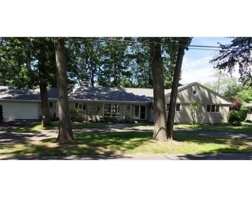 154 Pinewood Dr, Springfield, MA 01106-1640